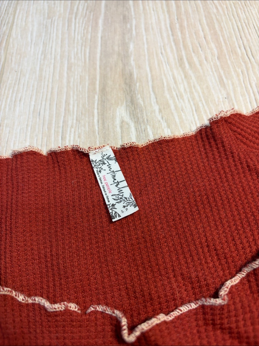 Rust Contrast-Trim Ribbed Lettuce-Edge Crop Top - Picture 2 of 7